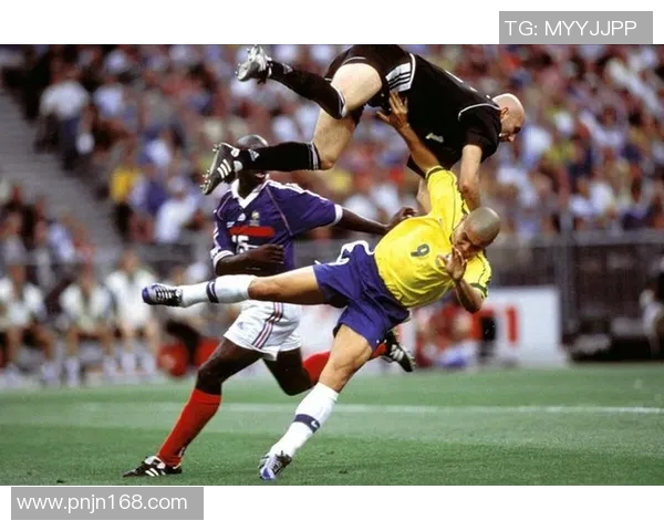 盒子里的梦想与荣耀足球明星的传奇故事与成长之路